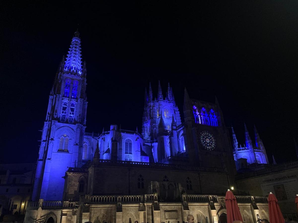 BurgoMirando A La Catedral Desde Plaza Vegaアパートメント エクステリア 写真