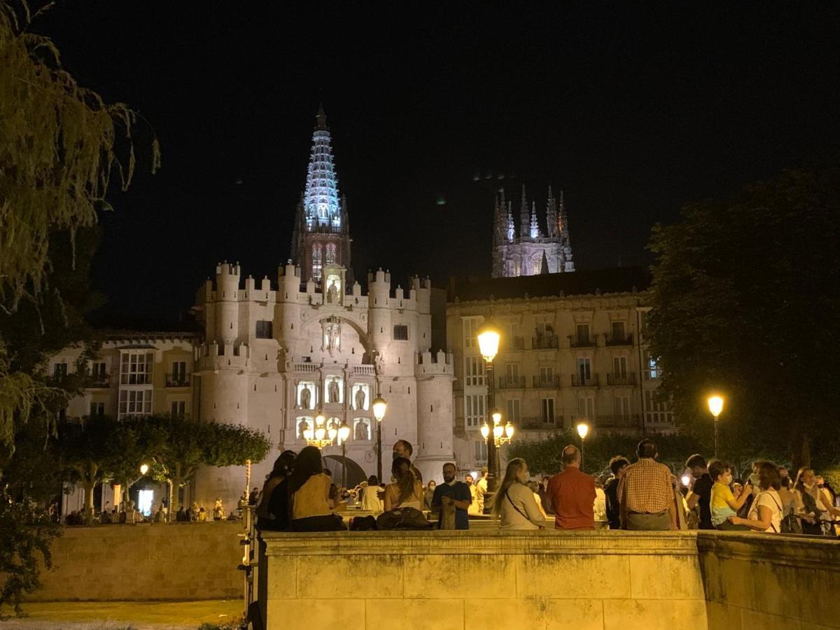BurgoMirando A La Catedral Desde Plaza Vegaアパートメント エクステリア 写真